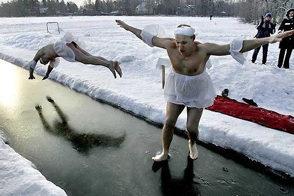 funny-winter-sports-walkonwater-600x4003